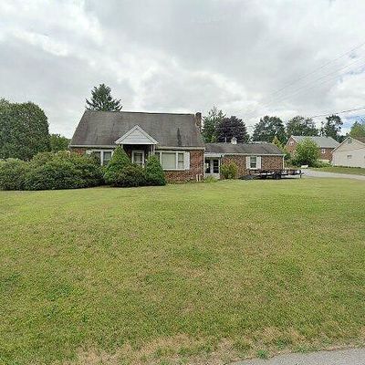 61 Valley St, Glen Rock, PA 17327