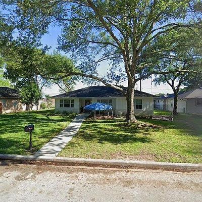 722 Barbara St, Tomball, TX 77375