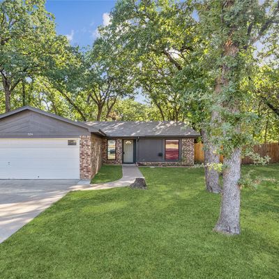 724 Lake Crest Pkwy, Azle, TX 76020