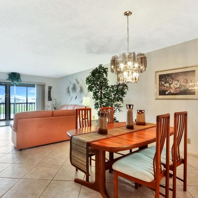 7260 Kinghurst Dr, Delray Beach, FL 33446