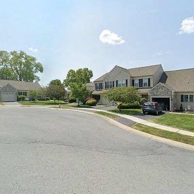 733 Creekside Dr, Hummelstown, PA 17036