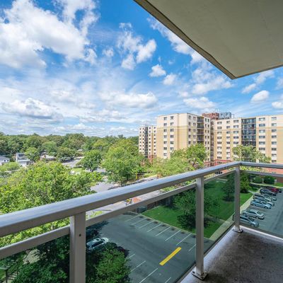 7333 New Hampshire Ave #803, Takoma Park, MD 20912