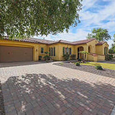 7553 W Trails Dr, Glendale, AZ 85308