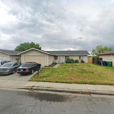 76 Redwood Ave, Sanger, CA 93657