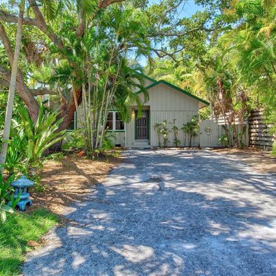 682 Avenida De Mayo, Sarasota, FL 34242