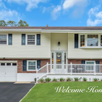 69 Jonquil Ln, Toms River, NJ 08753