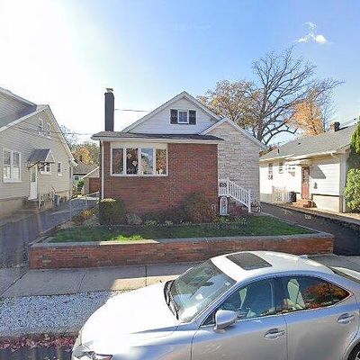 696 Linden Ave, Ridgefield, NJ 07657