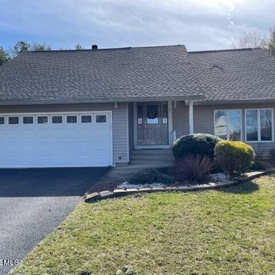 7 Valley Rd, Manalapan, NJ 07726