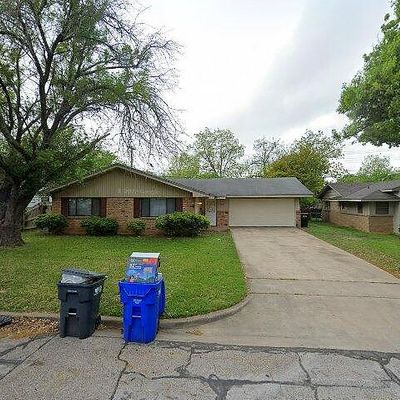 704 Dickens Dr, Waco, TX 76710