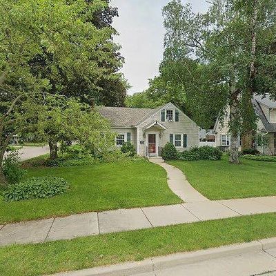 704 E Washington St, Oconomowoc, WI 53066