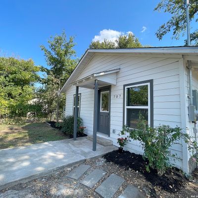 707 Mitchell Ave, Seguin, TX 78155