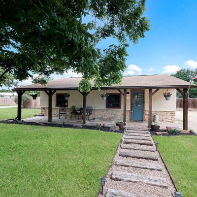 713 Petersburg St, Castroville, TX 78009