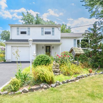 8 Aberdeen Ter, Middletown, NJ 07748