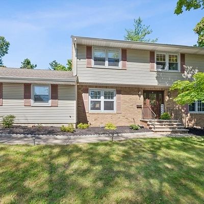 8 Rigby Ct, Wayne, NJ 07470