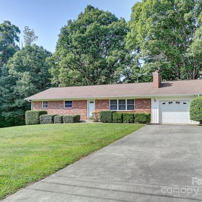 8 Starnes Cove Dr, Asheville, NC 28806