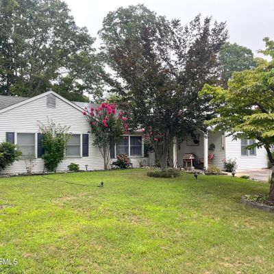 8 Tanglewood Dr, Barnegat, NJ 08005