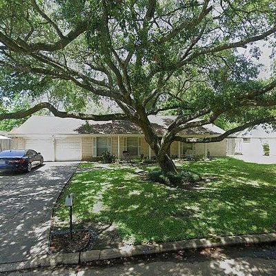 805 Michael St, Alvin, TX 77511