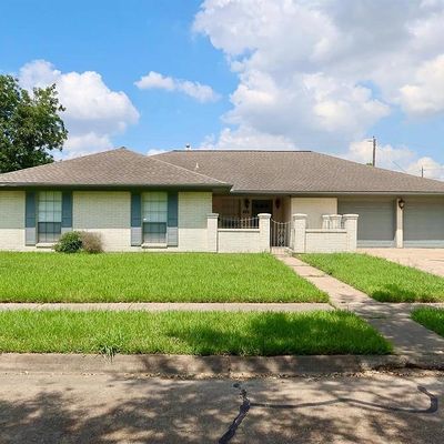 806 James St, Deer Park, TX 77536