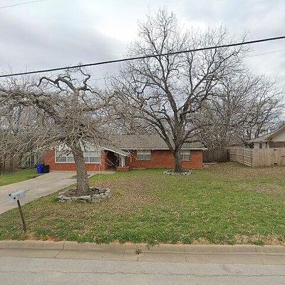 809 N Stewart St, Azle, TX 76020