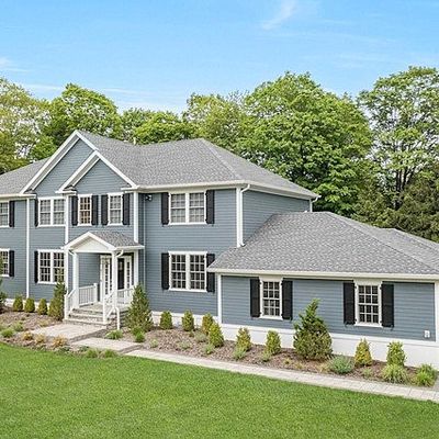 81 Trommel Dr, Mahwah, NJ 07430