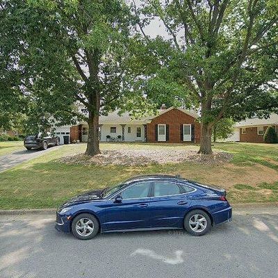 810 Hillcrest Dr, Staunton, VA 24401