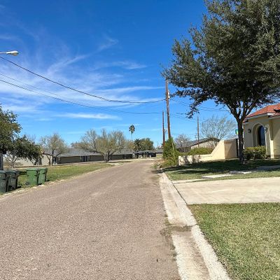 104 Colorado Ln, Zapata, TX 78076