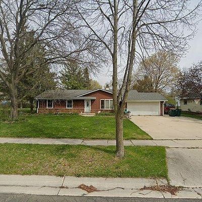 104 W Fransee Ln, Saukville, WI 53080