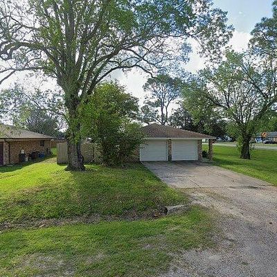 102 Live Oak, Van Vleck, TX 77482