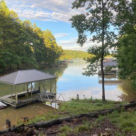 UNIQUE DEEP WATER FRONT 11 ACRE ESTATE ON BEAUTIFUL LAKE KEOWEE