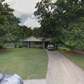 1605 MAGNOLIA DR