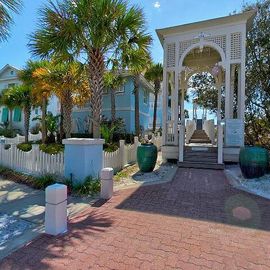 301 BEACHSIDE DR