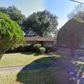 162 DESTREHAN DR