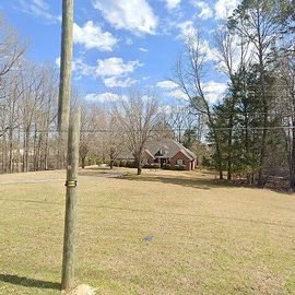 2000 WOODED DR