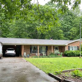 2438 W LENOIR DR