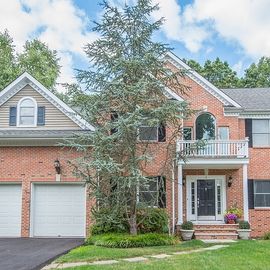 4 BRIDLE CT