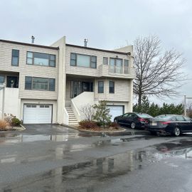 9 BRIDGEWATERS DR #18