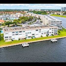 52 YACHT CLUB DR #201