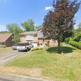 121 LONGMOUNT DR