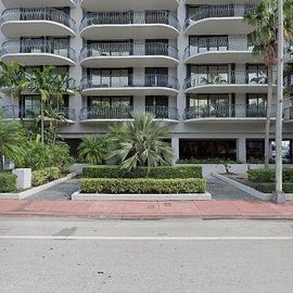 8877 COLLINS AVE #402