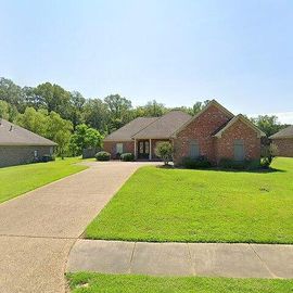 411 ROLLING HILLS CIR