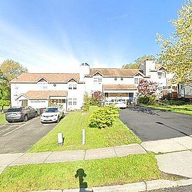 5 REVERE CIR