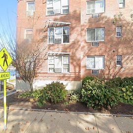 184 PEQUOT AVE #402