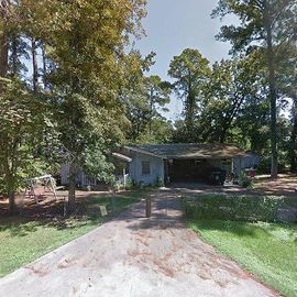 221 GOVERNOR WOOD DR