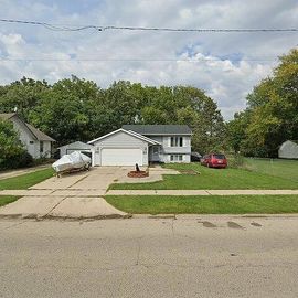 468 W DELAVAN DR