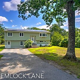 4 HEMLOCK LN