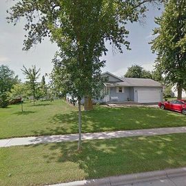 215 W FREIDEL DR