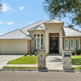 2704 E BLUEBONNET LN