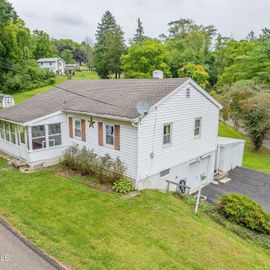 2 KLINGERVILLE LN