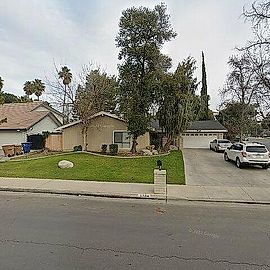 1304 LA PUENTE DR