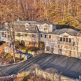 10 E SADDLE RIVER RD